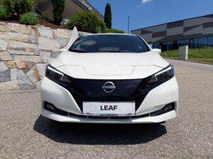 Nissan Leaf 39 kWh 150 PS N-Connecta, Ansicht von vorne