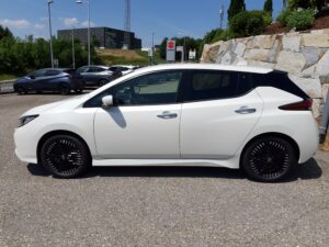 Nissan Leaf 39 kWh 150 PS N-Connecta, Ansicht seitlich