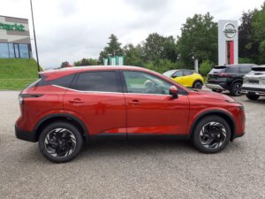 Nissan Qashqai 1.3 DIG-T MHEV N-Connecta Xtronic *Facelift*, Ansicht seitlich
