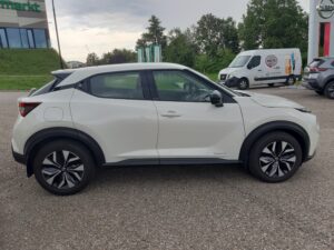 Nissan Juke 1.0 DIG-T Acenta Benziner, Ansicht seitlich