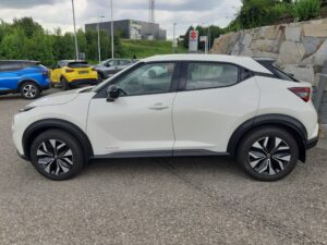 Nissan Juke 1.0 DIG-T Acenta Benziner, Ansicht seitlich